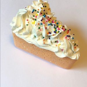Cake bath bombs customizable